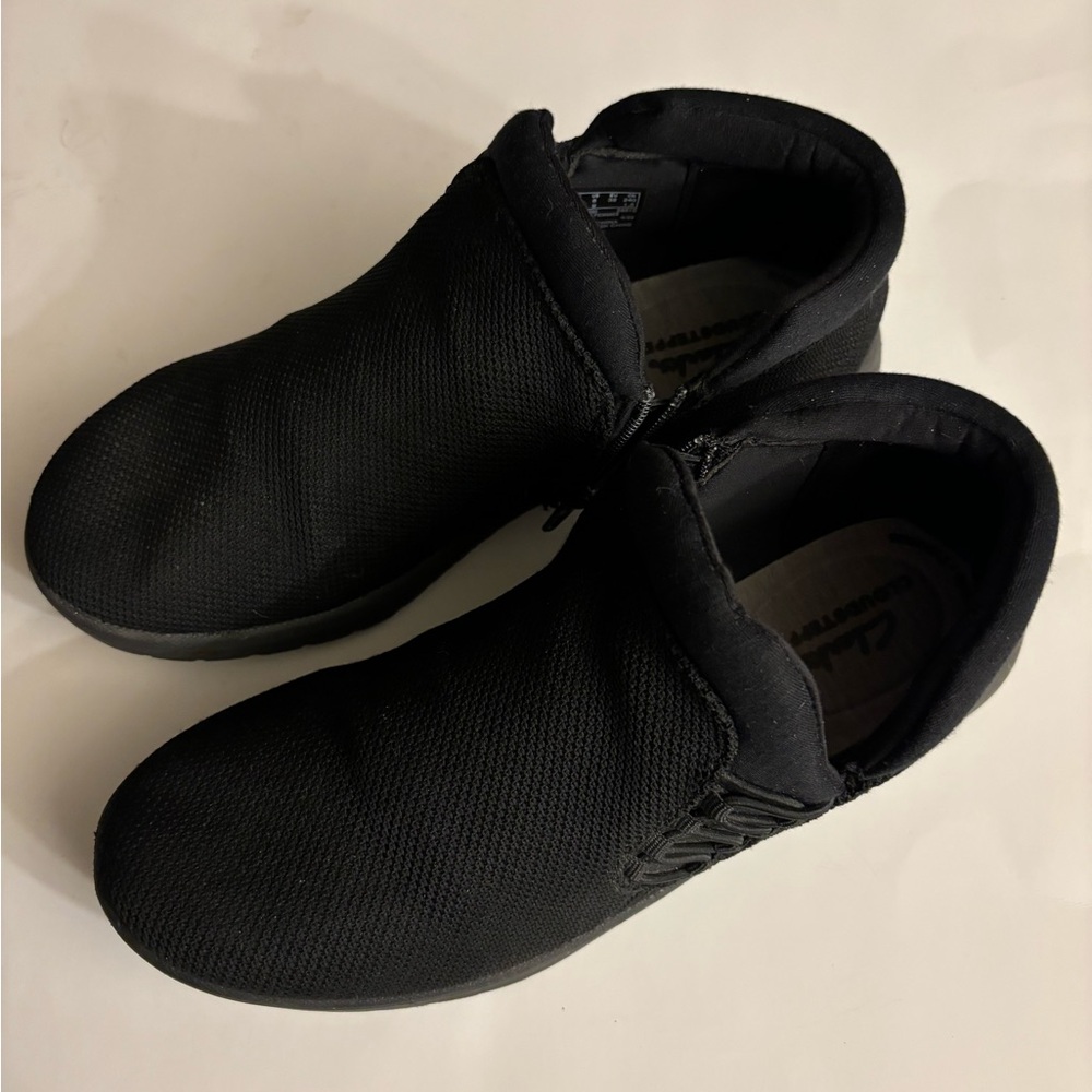 Clark’s Cloudsteppers Black Slip-On Shoes Size 8M